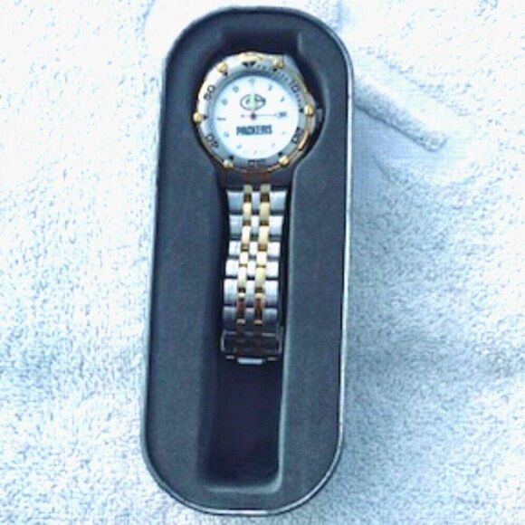 Wrist Watch . Green Bay Packers . NFL Two-Tone Competitor Series Sports Watch - Picture 1 of 3